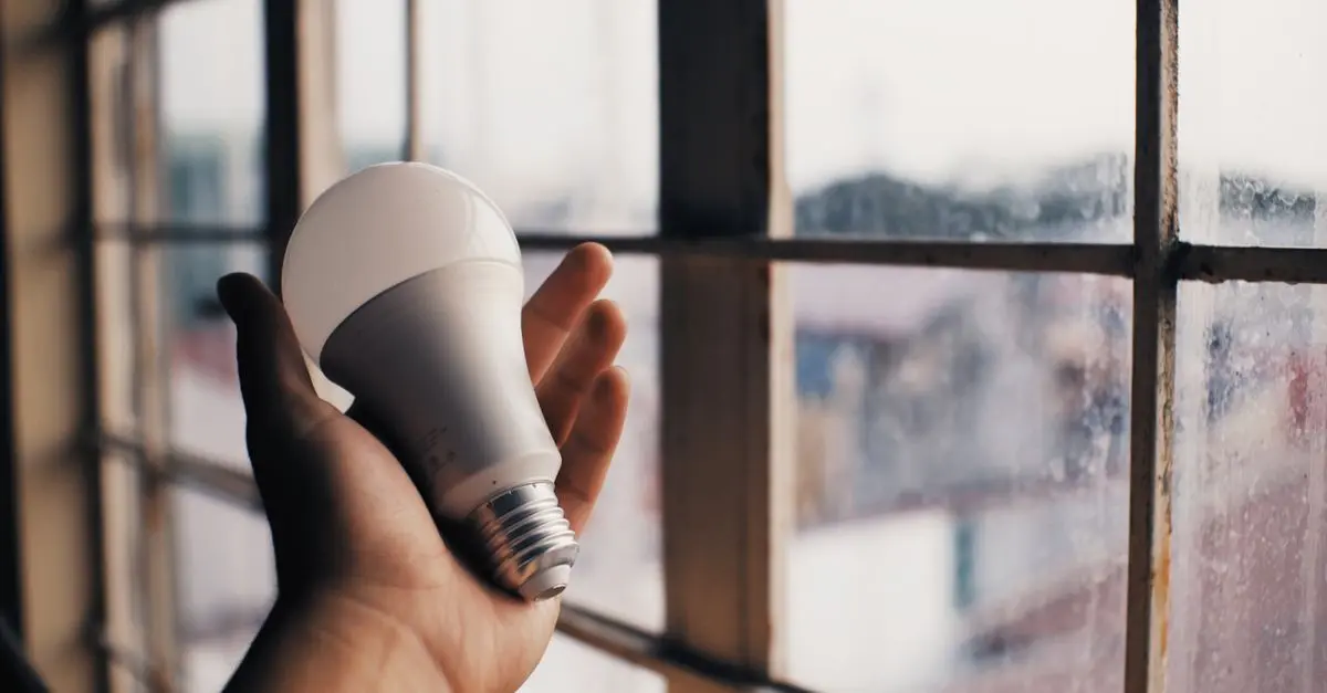 Quand Remplacer votre Équipement Électrique : 5 Signes à Surveiller